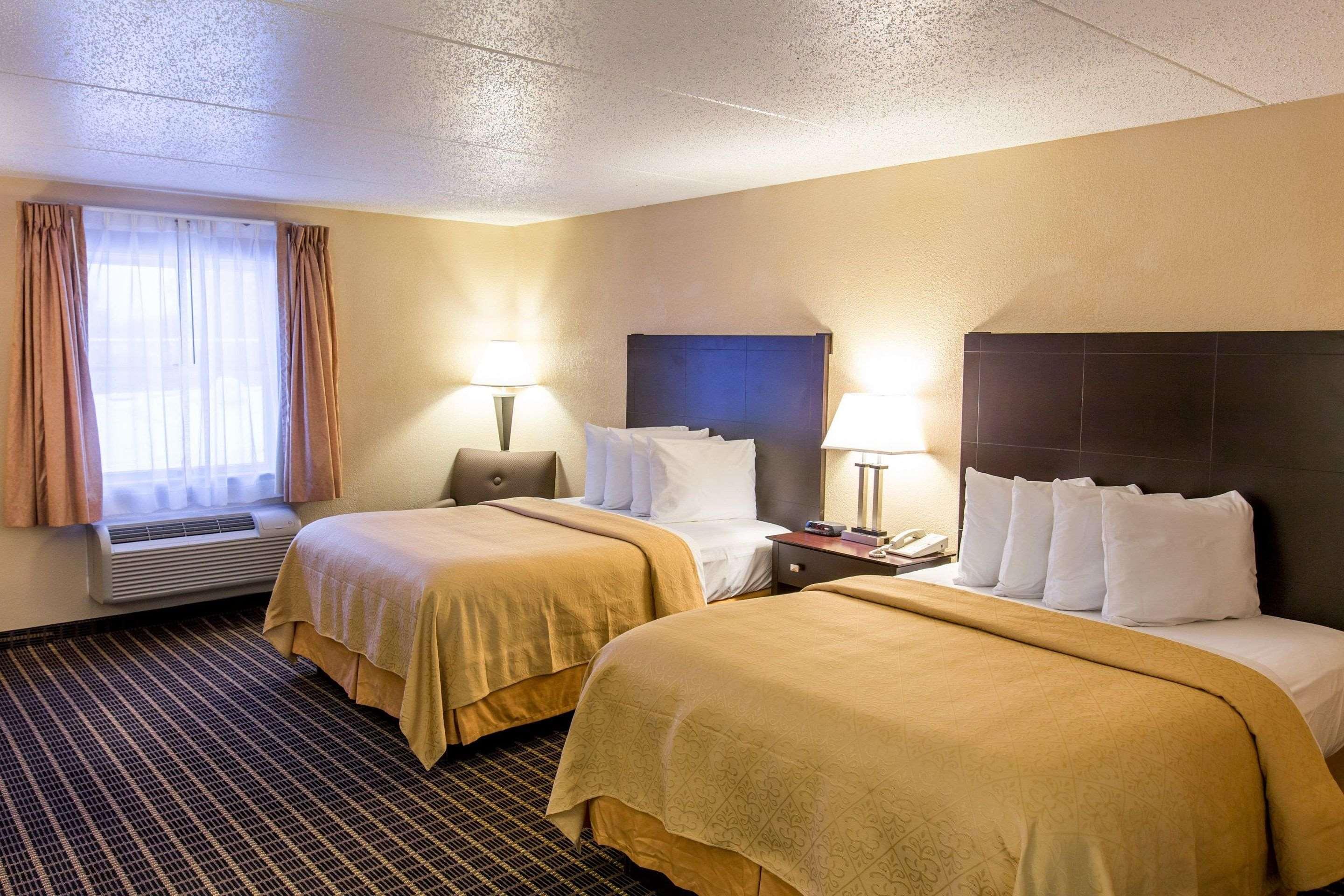 Quality Inn & Suites Big Rapids Near University Exterior photo