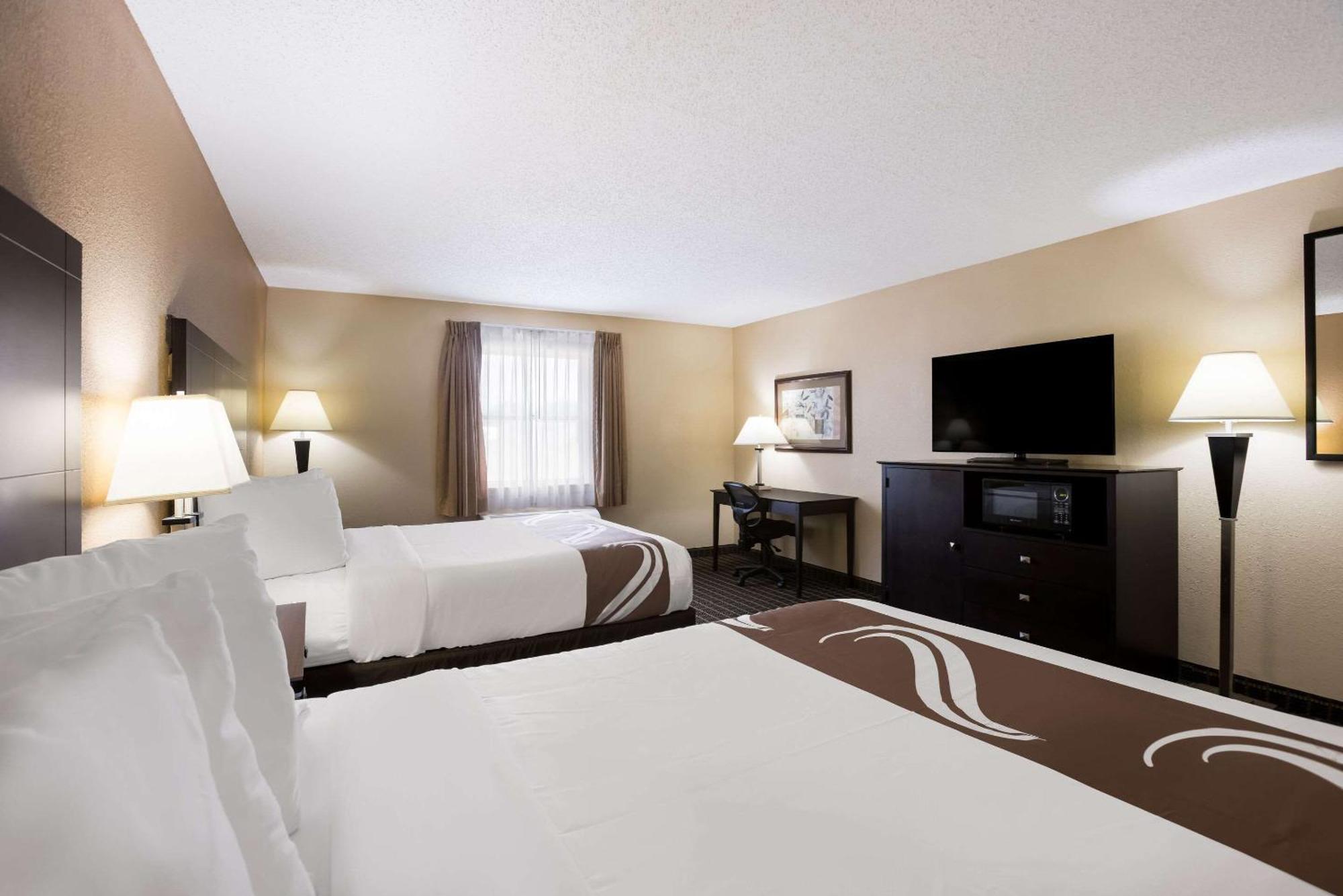 Quality Inn & Suites Big Rapids Near University Exterior photo